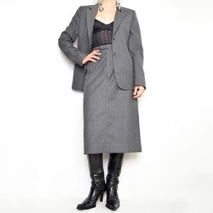 Jones New York Gray 100% pure wool 2 piece Skirt Suit